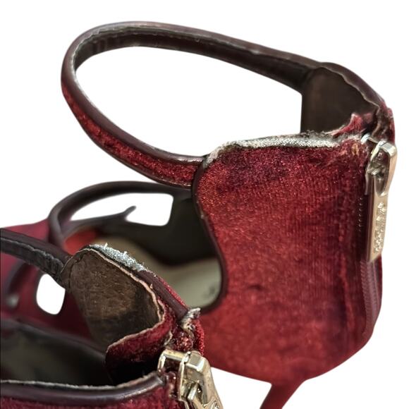 Guess Size 7.5 Burgundy Velvet Strappy Heels - Picture 4 of 6